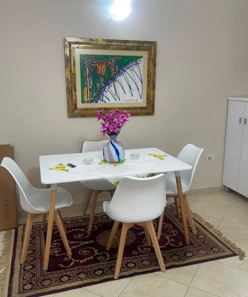 Tirane, jepet me qera apartament 1+1 , 68 m² 600 € 