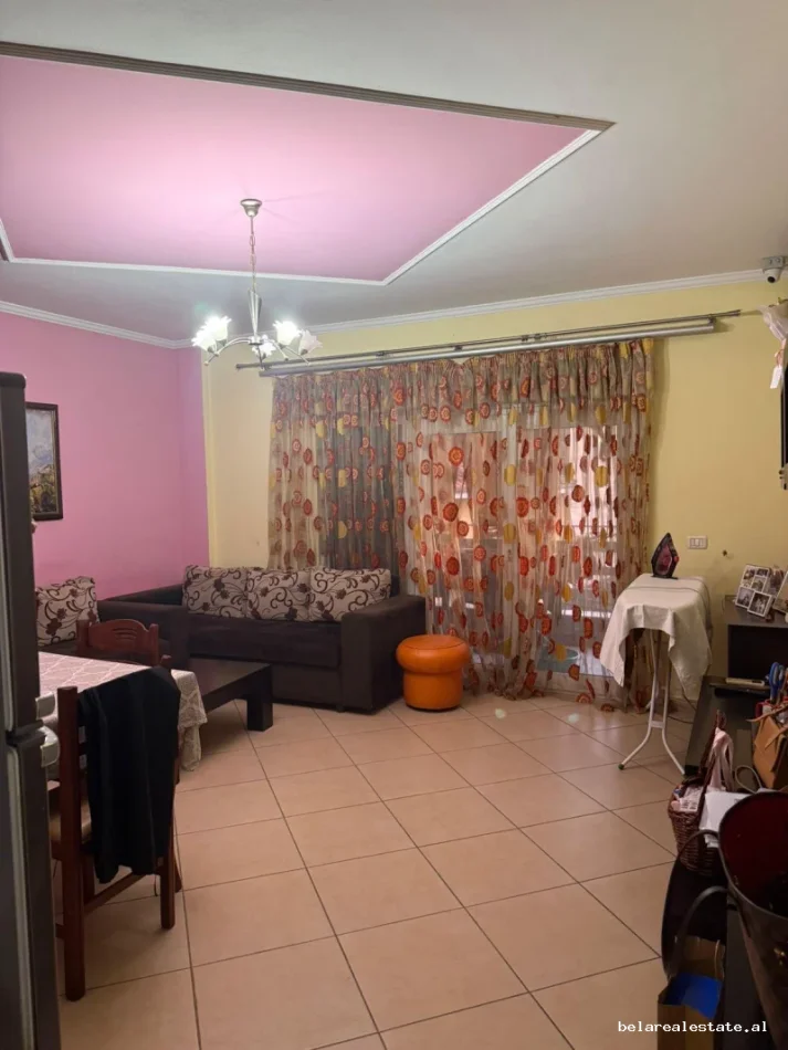 Tirane, jepet me qera apartament 1+1+Ballkon Kati 2, 75 m² 580 € (21 Dhjetori)