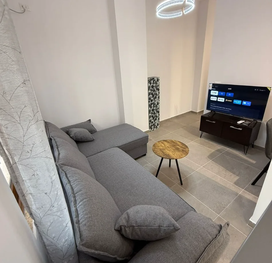 Tirane, jepet me qera apartament 1+1 , 60 m² 520 € 