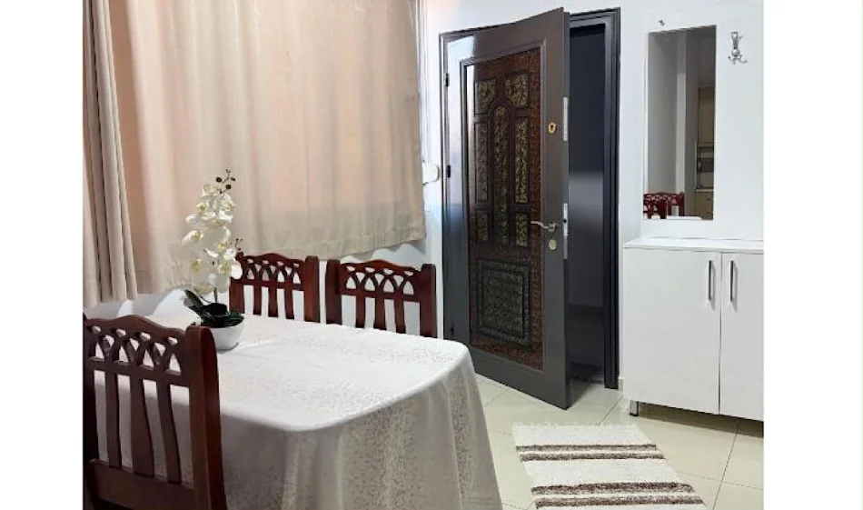Tirane, jepet me qera apartament 2+1 , 100 m² 700 € 