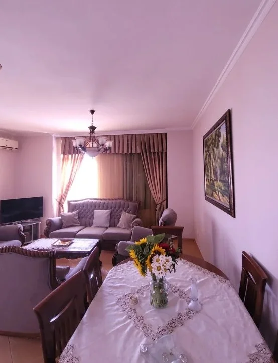 Tirane, jepet me qera apartament 2+1 , 125 m² 700 € 