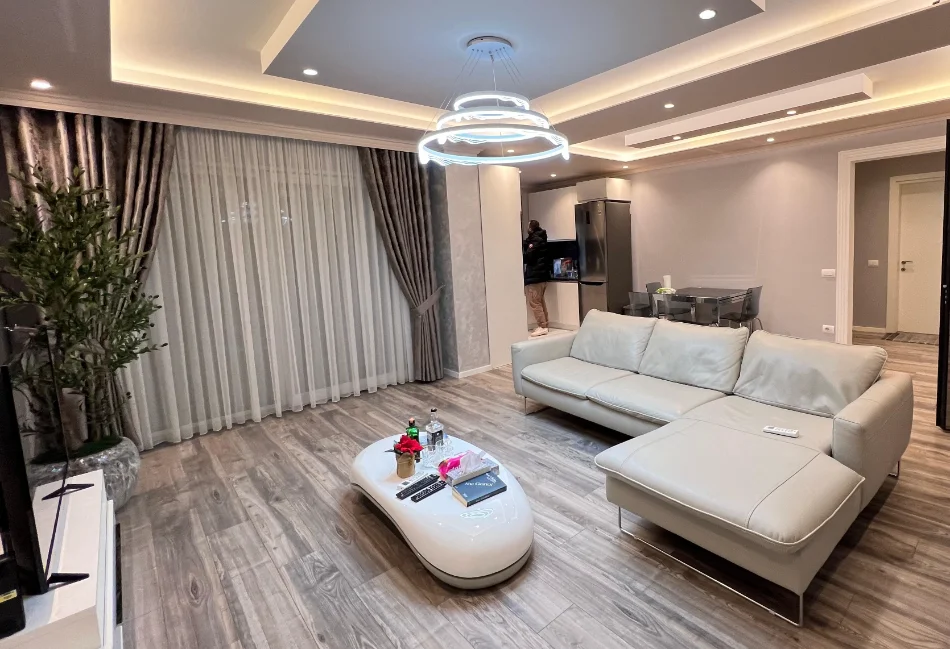 Tirane, jepet me qera apartament 1+1 , 85 m² 900 € 