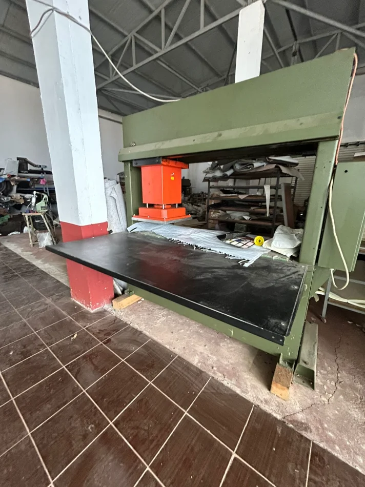 Në Shitje Makineri Fabrike Këpucësh - Likujdim Total