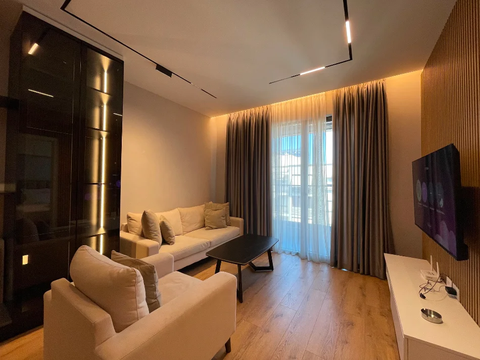 Tirane, jepet me qera apartament 1+1 Kati 5, 70 m² 800 € (Komuna e Parisit)