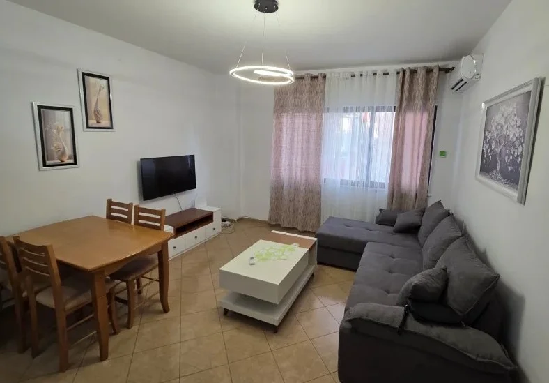 Tirane, jepet me qera apartament 1+1 , 66 m² 500 € 