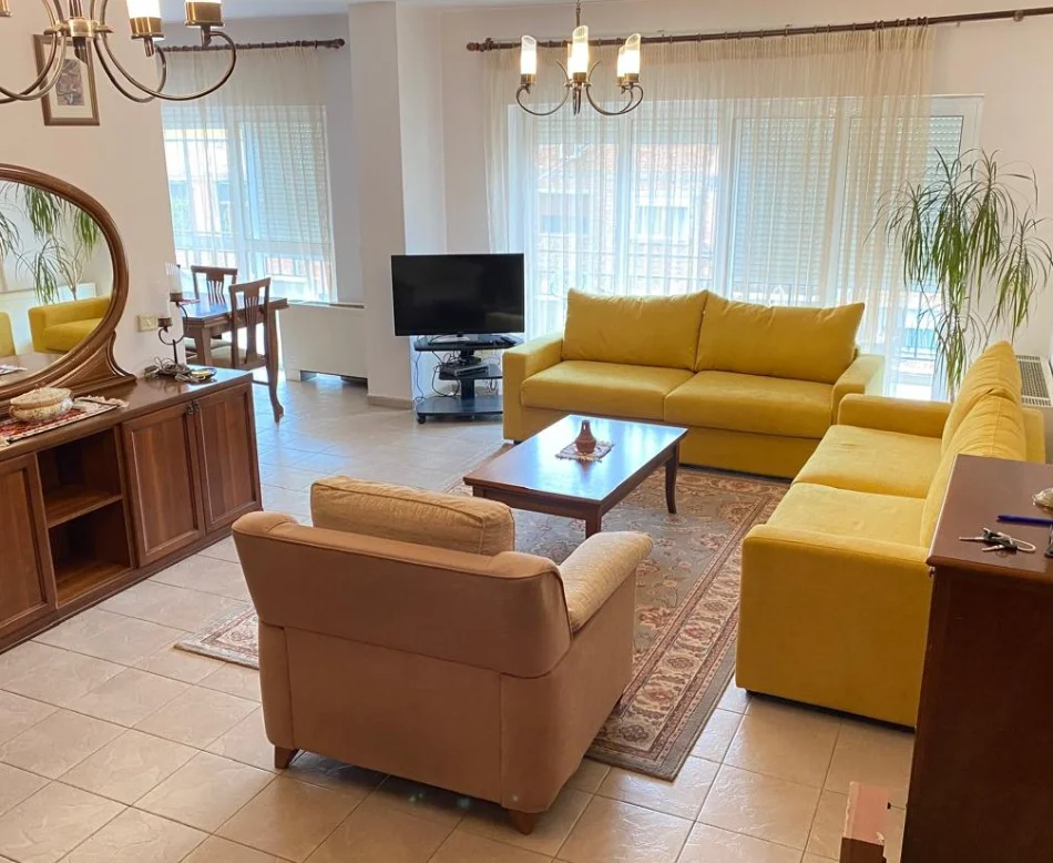 Tirane, jepet me qera apartament 3+1 , 150 m² 135.000 € 