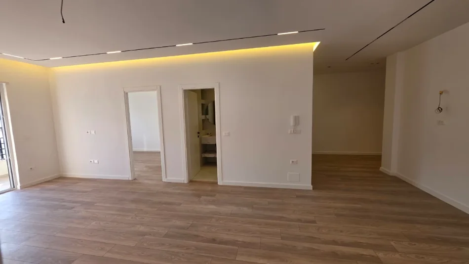 Vlore - Lungomare, shitet apartament 2+1+Aneks+Ballkon Kati 10, 118 m² 242.000 € (Lungomare, Vlorë)