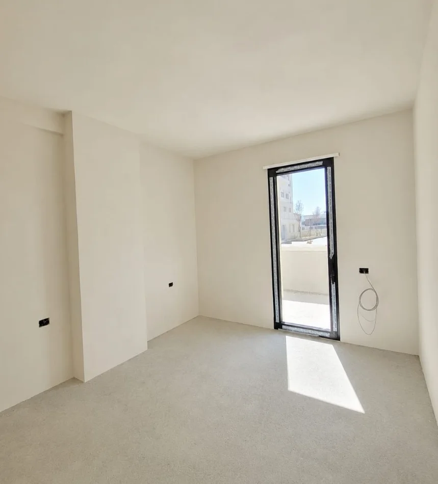 Tirane, shitet apartament 1+1 , 70 m² 124.670 € 