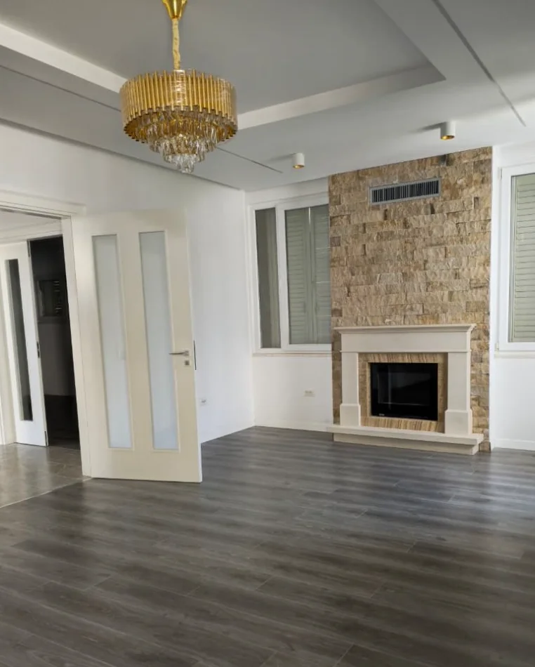 Tirane, jepet me qera Vile 5+1 , 700 m² 2.500 € 