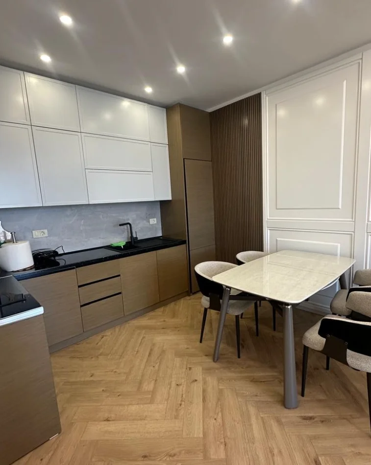 Tirane, jepet me qera apartament 1+1 , 80 m² 799 € 
