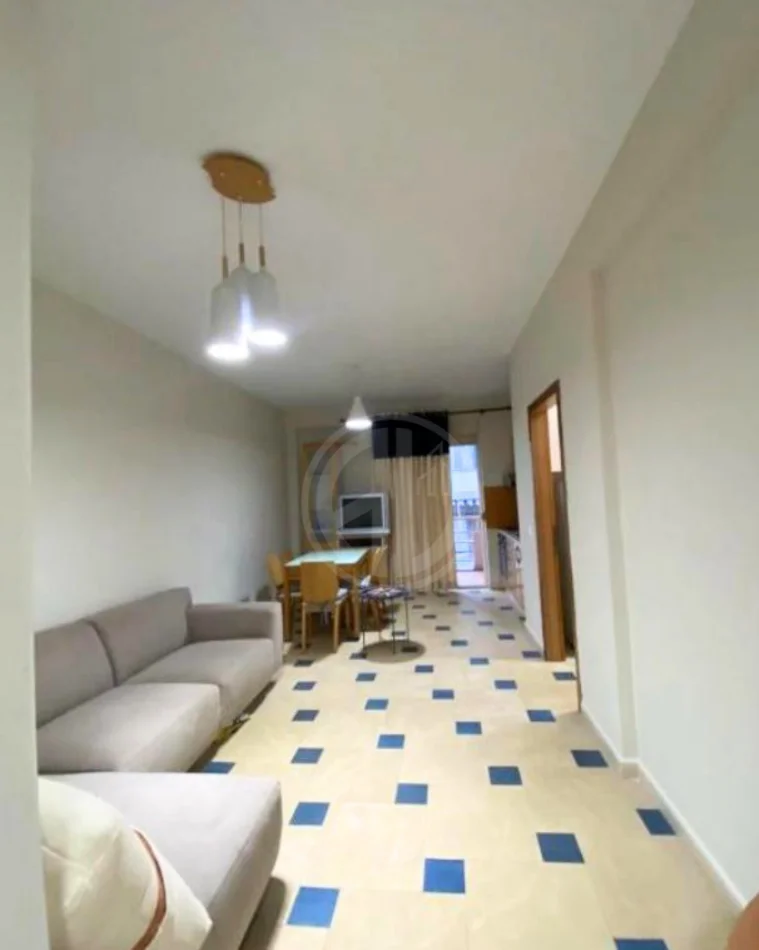 Durres, shes apartament 1+1+Ballkon Kati 3, 