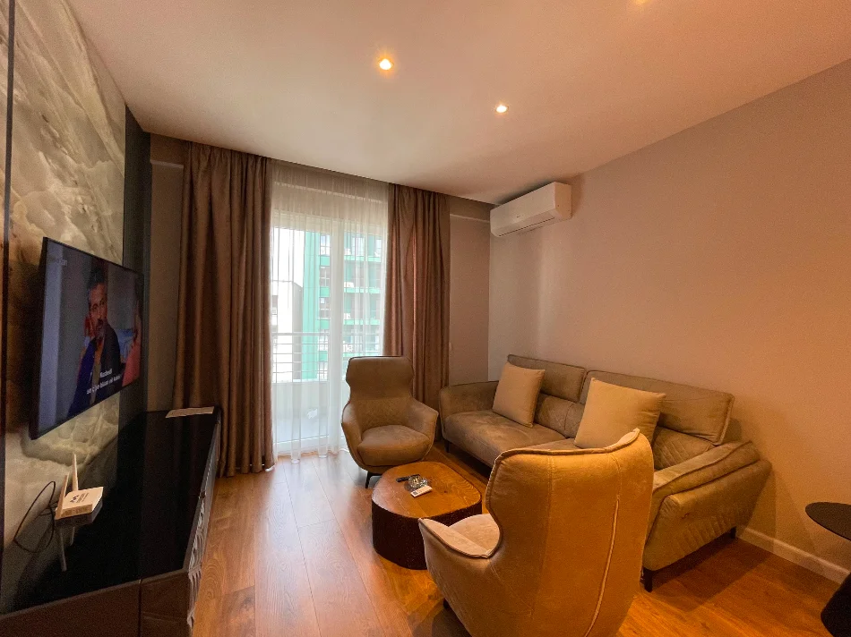 Tirane, jepet me qera apartament 1+1 Kati 6, 70 m² 800 € (Komuna e Parisit)