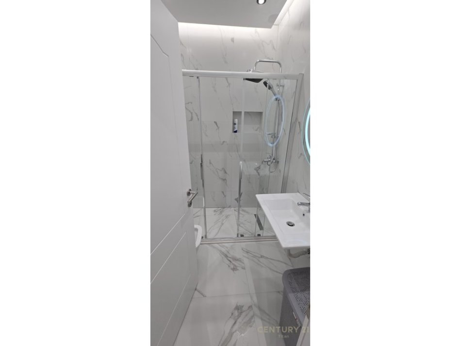 Tirane, jepet me qera apartament 3+1+Ballkon Kati 2, 99 m² 800 € (Don Bosko)