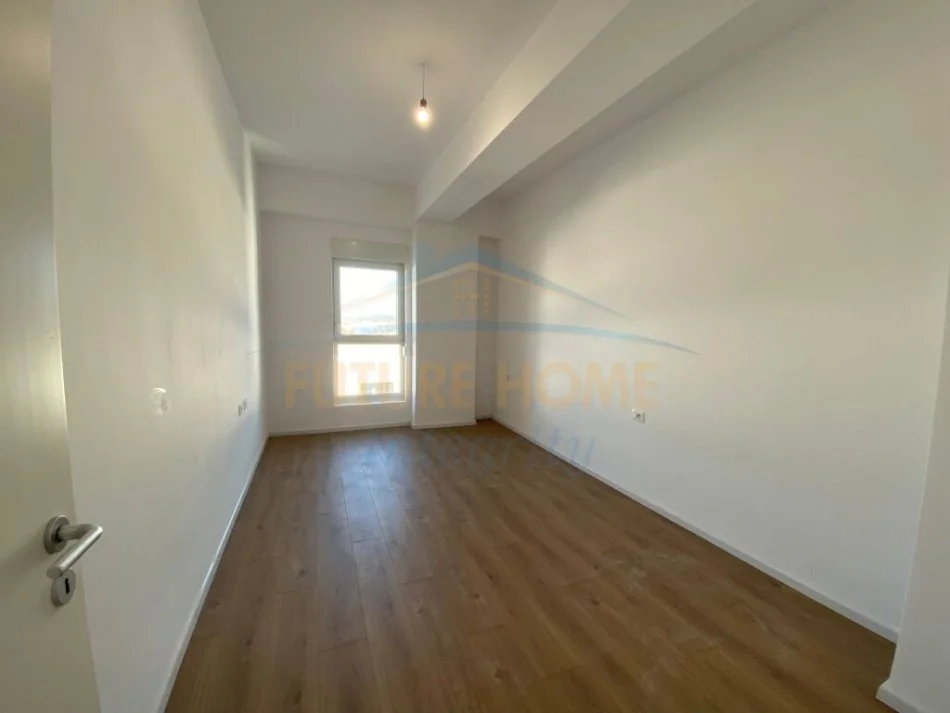 Tirane, shitet apartament 1+1+Ballkon Kati 7, 61 m² 83.000 € (Ali Demi)