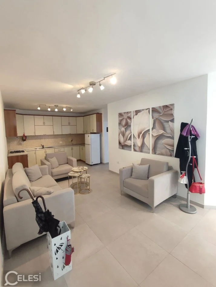 Tirane, jepet me qera apartament 2+1+Ballkon Kati 4, 80 m² 600 € (MYSLYM SHYRI)