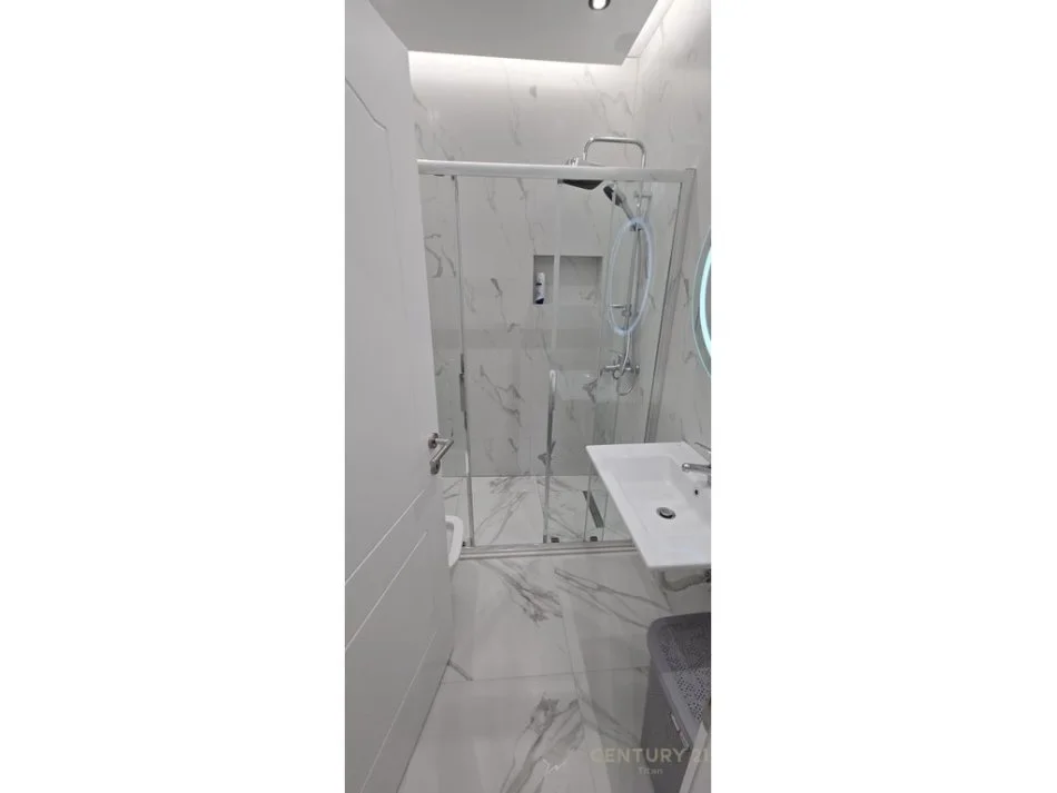 Tirane, jepet me qera apartament 3+1+Ballkon Kati 2, 99 m² 800 € (Don Bosko)