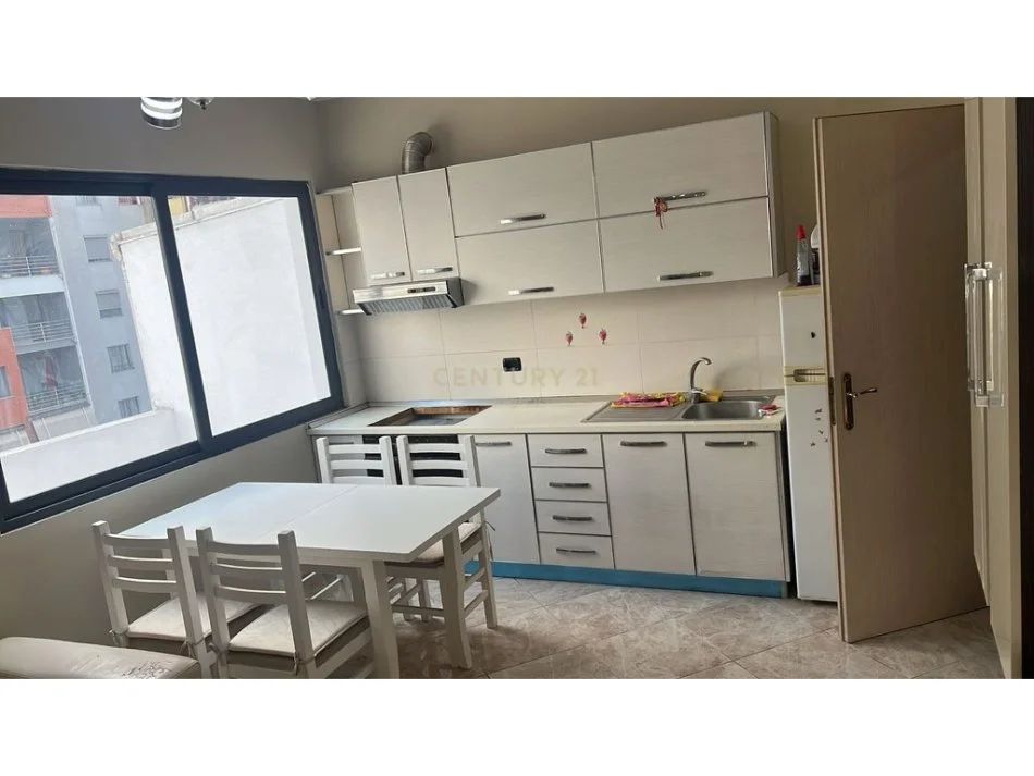 Tirane, jepet me qera apartament 2+1+Ballkon Kati 6, 80 m² 400 € (Astir)