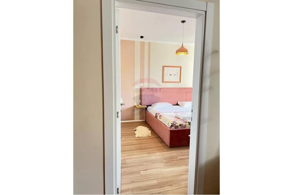 Tirane, jepet me qera , 60 m² 700 € (Rruga e Barikadave)