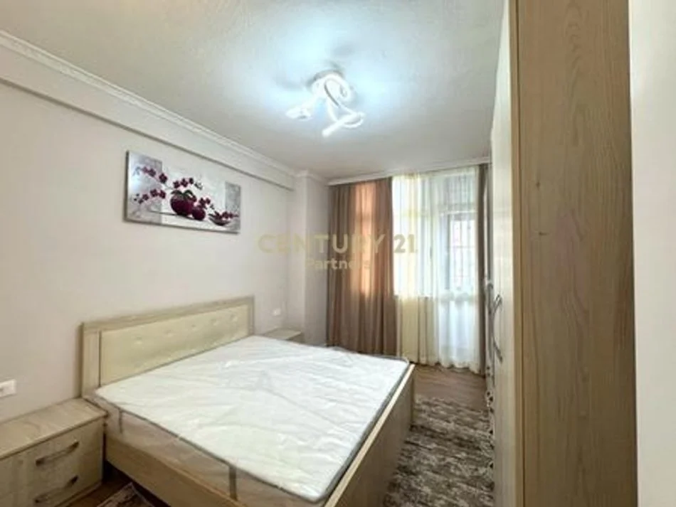 Tirane, shes apartament 2+1 Kati 2, 90 m² 160.000 € (rruga e dibres)