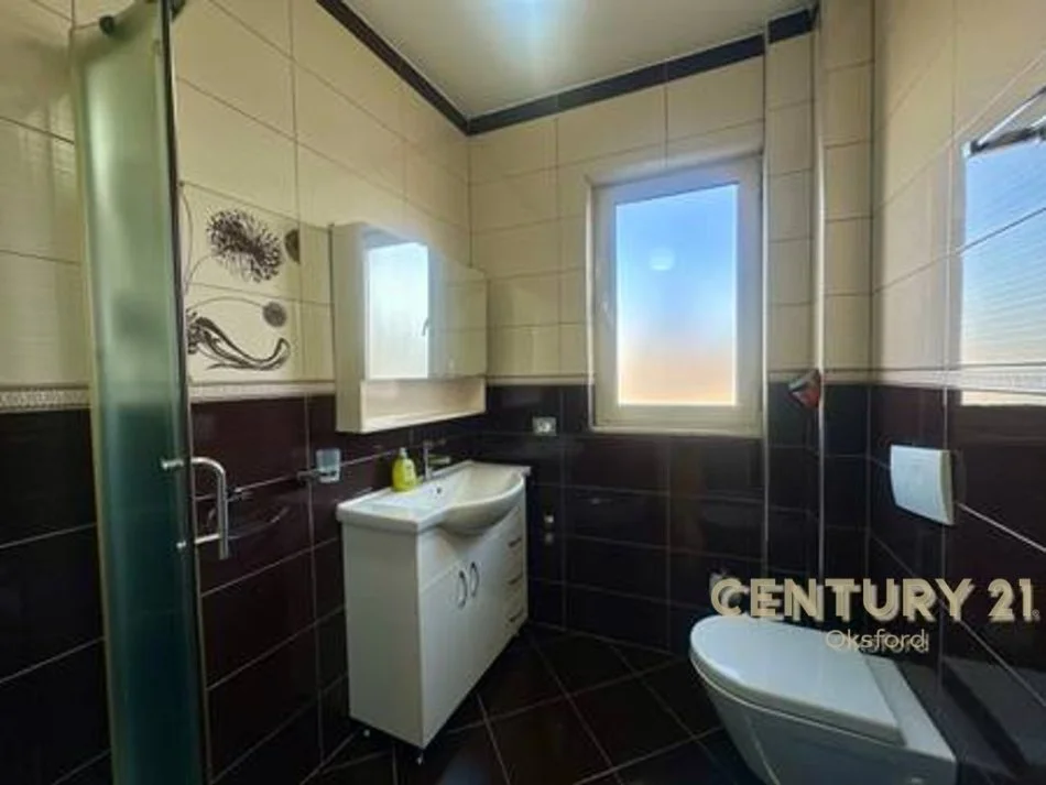 Tirane, jepet me qera apartament 2+1 Kati 4, 100 m² 800 € (mozaiku i tiranes)