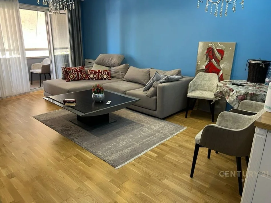 Tirane, shes apartament 1+1 Kati 4, 60 m² 160.000 € (Pazari i ri)