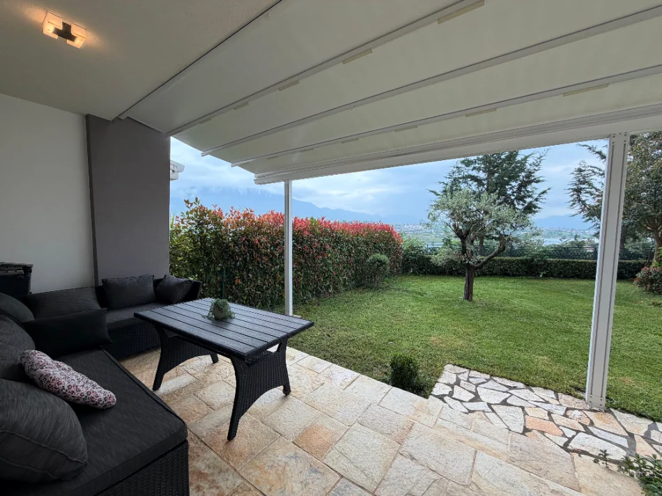 Tirane, jepet me qera Vile 3 Katshe , 221 m² 3.000 € (Liqeni Farkes)