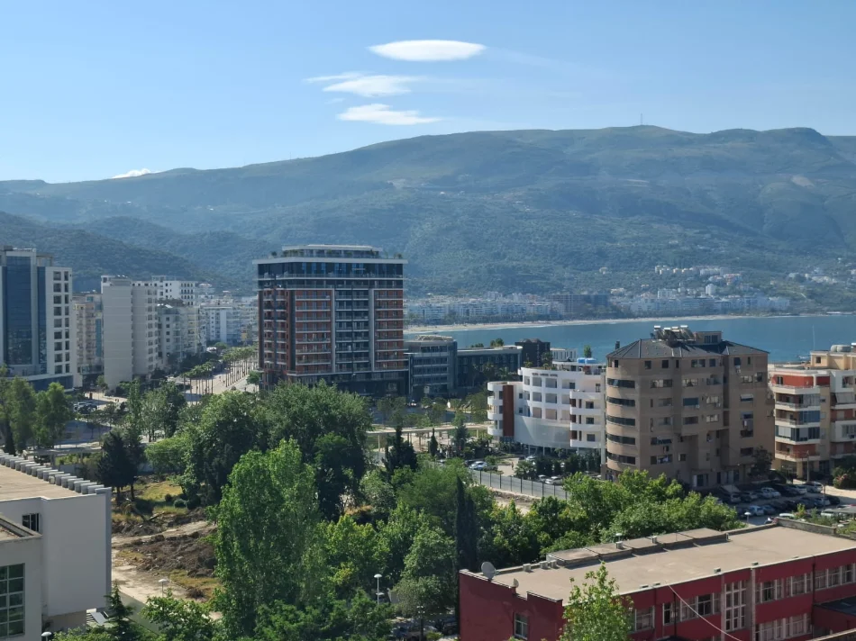 Vlore - Lungomare, jepet me qera apartament 1+1+Ballkon Kati 10, 75 m² 450 € (Rruga Kosova, Skele, Vlore)