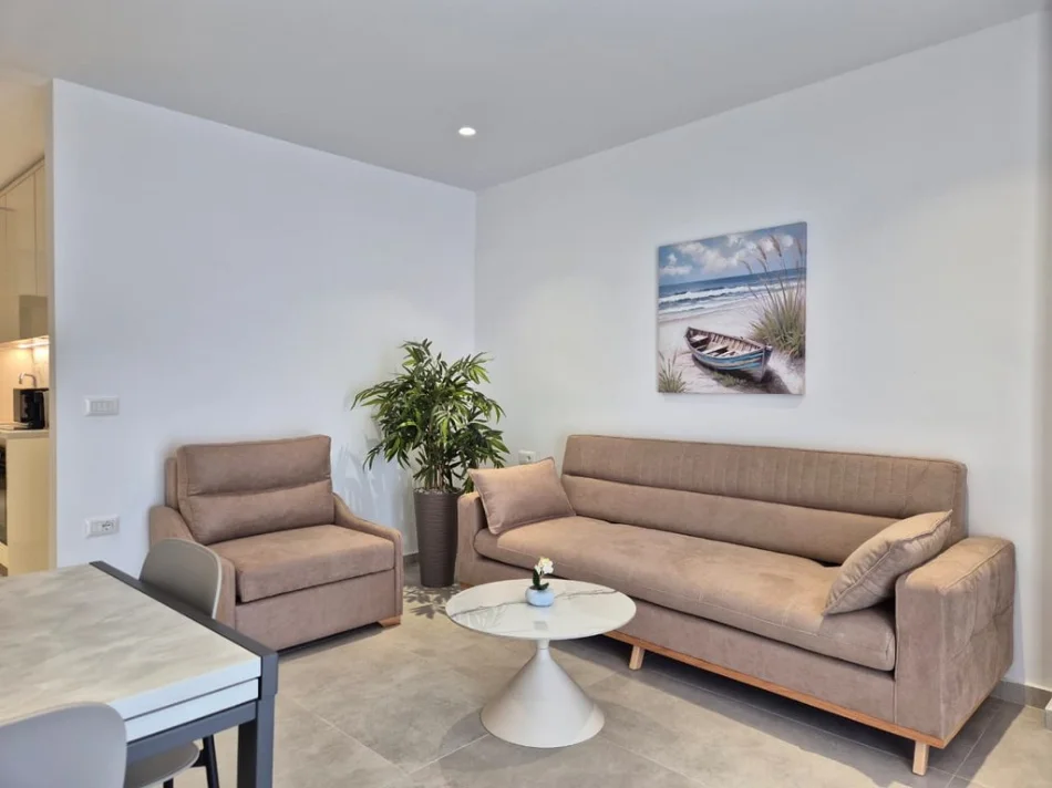 Sarande, shes apartament 5+1 Kati 1, 340 m² 840.000 € (Rruga Miltat Hoxha)