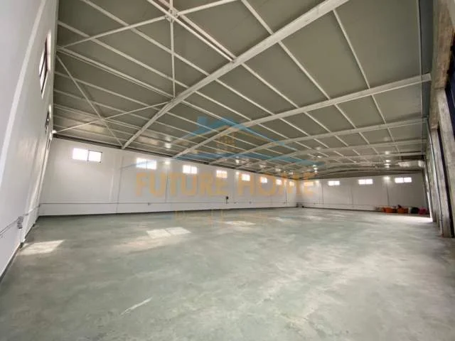 Tirane, jepet me qera ambjent biznesi Kati 0, 84 m² 4.000 Euro (Rinas)