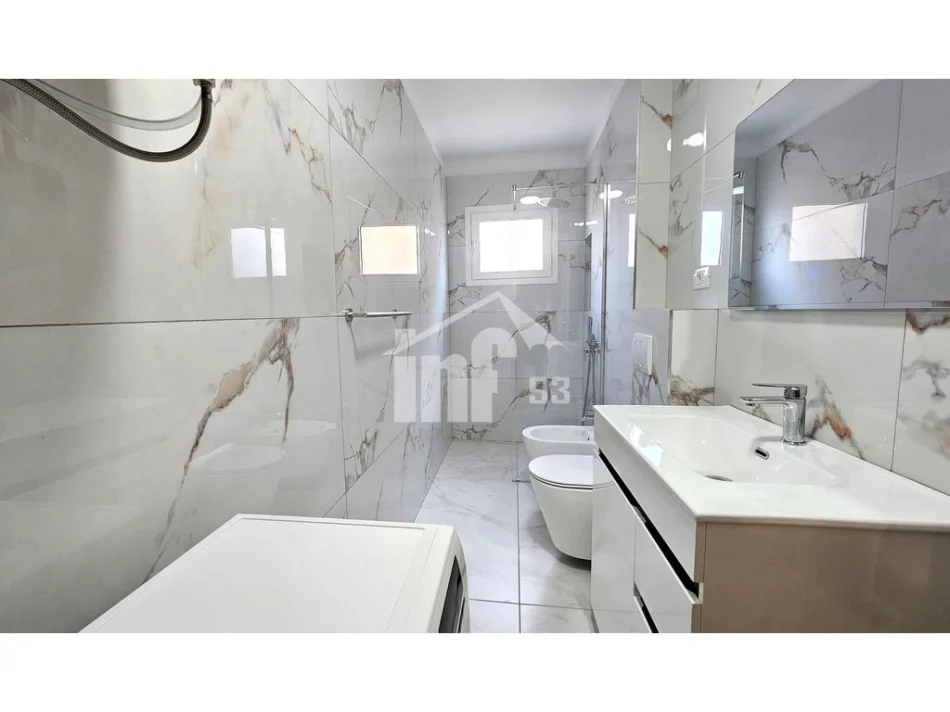 Tirane, jepet me qera apartament 2+1 Kati 2, 80 m² 700 € (MBRAPA AMBASADËS AMERIKANE, RRUGA “BUDI”)