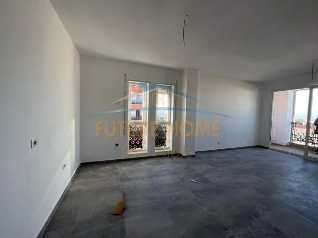 Tirane, shitet apartament 2+1 Kati 6, 140.000 Euro (Shkolla e Bashkuar)