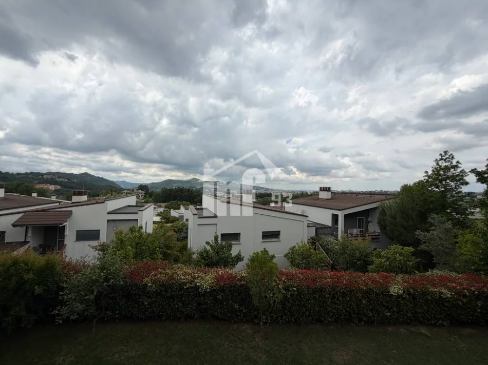 Tirane, jepet me qera apartament 3+1 Kati 2, 174 m² 2.000 € ("LONG HILLS" REZIDENCE)