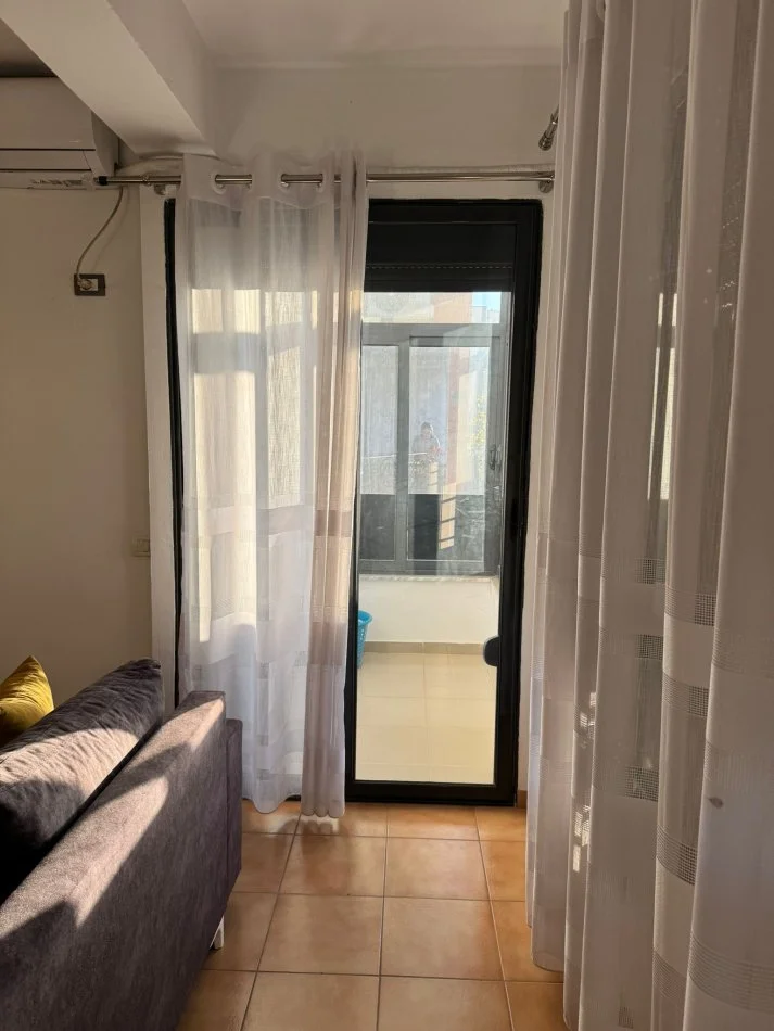 Tirane, jepet me qera apartament 2+1+Ballkon Kati 2, 80 m² 450 € (Misto Mame 2+1 Per Qera I Mobiluar)