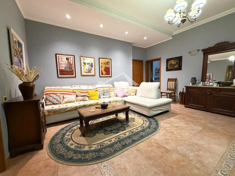 Tirane, shitet apartament 2+1 Kati 1, 91 m² 245.000 € (BULEVARDI “BAJRAM CURRI”, PALLATET “AGIMI”)