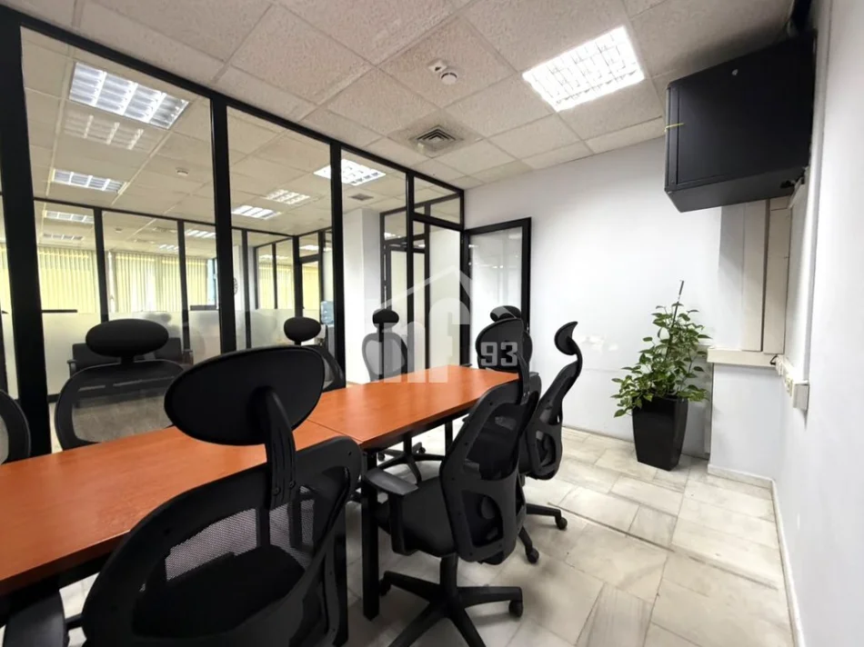 Tirane, jepet me qera zyre Kati 8, 275 m² 5.200 € (PRANË “TOPTANI SHOPPING CENTER”)