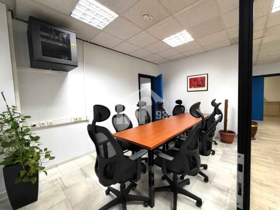 Tirane, jepet me qera zyre Kati 8, 275 m² 5.200 € (PRANË “TOPTANI SHOPPING CENTER”)