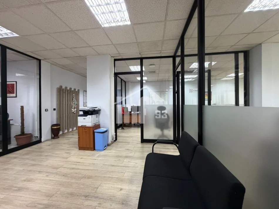 Tirane, jepet me qera zyre Kati 8, 275 m² 5.200 € (PRANË “TOPTANI SHOPPING CENTER”)