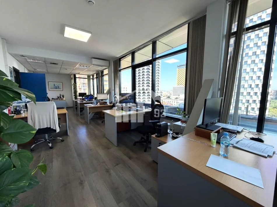 Tirane, jepet me qera zyre Kati 9, 61 m² 1.200 € (PRANË “TOPTANI SHOPPING CENTER”)