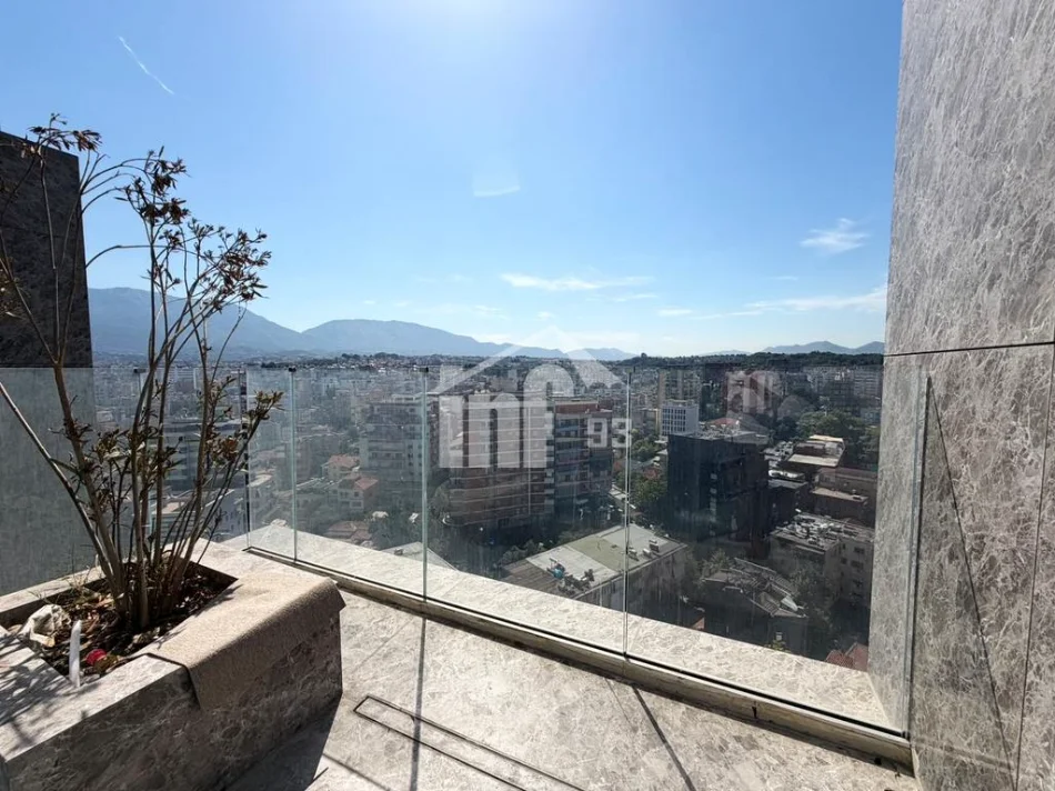 Tirane, jepet me qera zyre Kati 13, 100 m² 3.000 € (“DOWNTOWN ONE”, BULEVARDI “BAJRAM CURRI”)