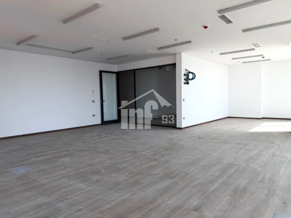 Tirane, jepet me qera zyre Kati 13, 100 m² 3.000 € (“DOWNTOWN ONE”, BULEVARDI “BAJRAM CURRI”)