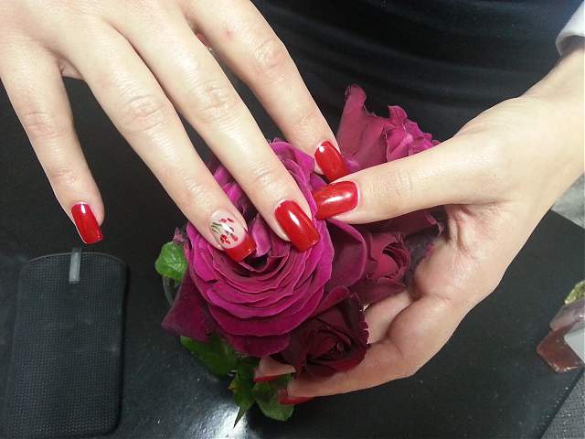 Tirane, ofrojme kurse Estetike Nails Company ofron Kurse Profesionale-Dhe mundesi Punesimi.