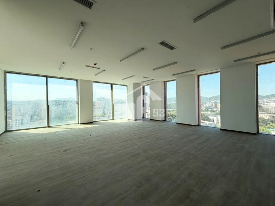 Tirane, jepet me qera zyre Kati 13, 100 m² 3.000 € (“DOWNTOWN ONE”, BULEVARDI “BAJRAM CURRI”)