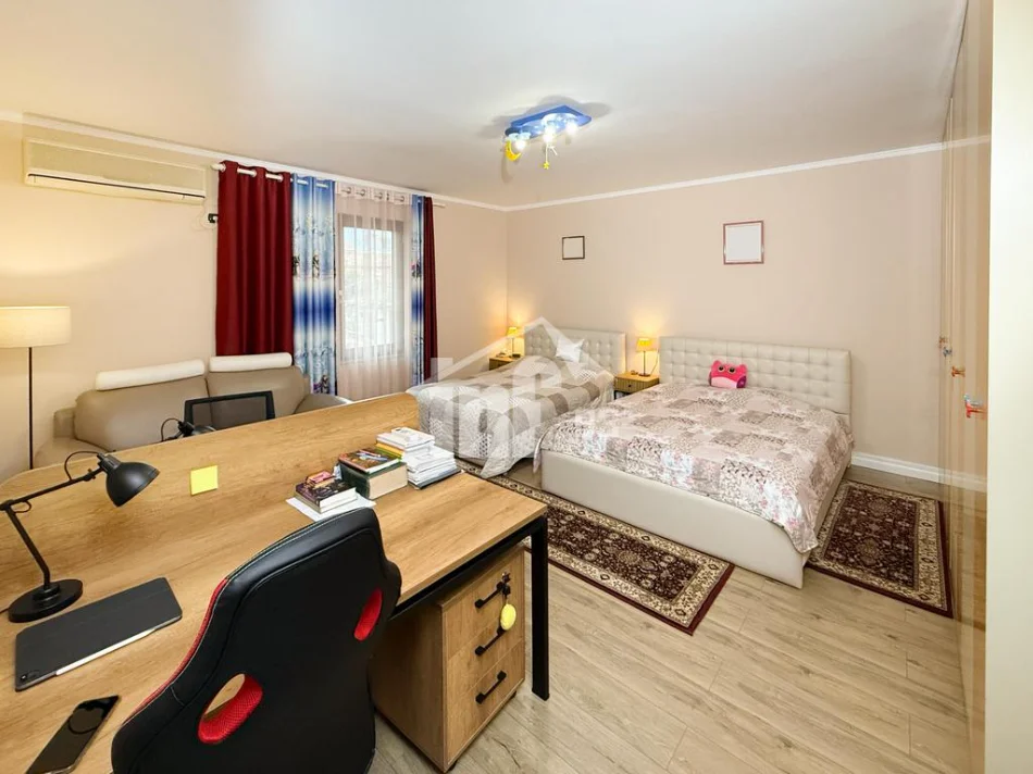 Tirane, shitet Vile , 600 m² 1.050.000 € (PRANË GJIMNAZIT “PARTIZANI”)