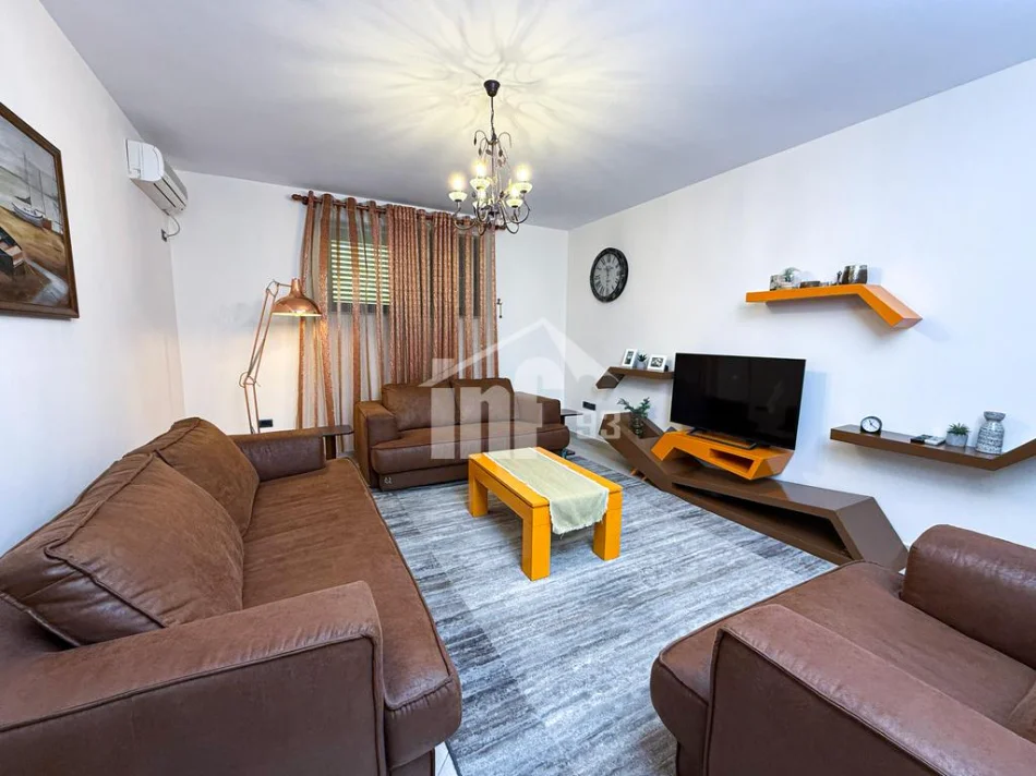 Tirane, shitet Vile , 600 m² 1.050.000 € (PRANË GJIMNAZIT “PARTIZANI”)