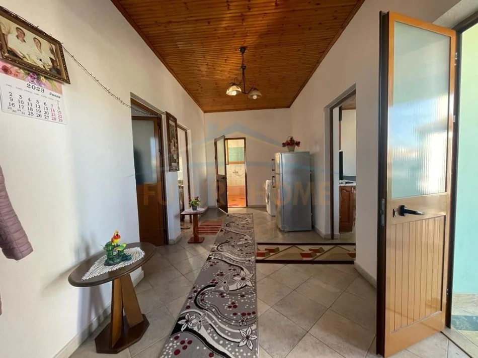 Tirane, shitet shtepi 3+1+Ballkon Kati 2, 294 m² 150.000 € (Institut)