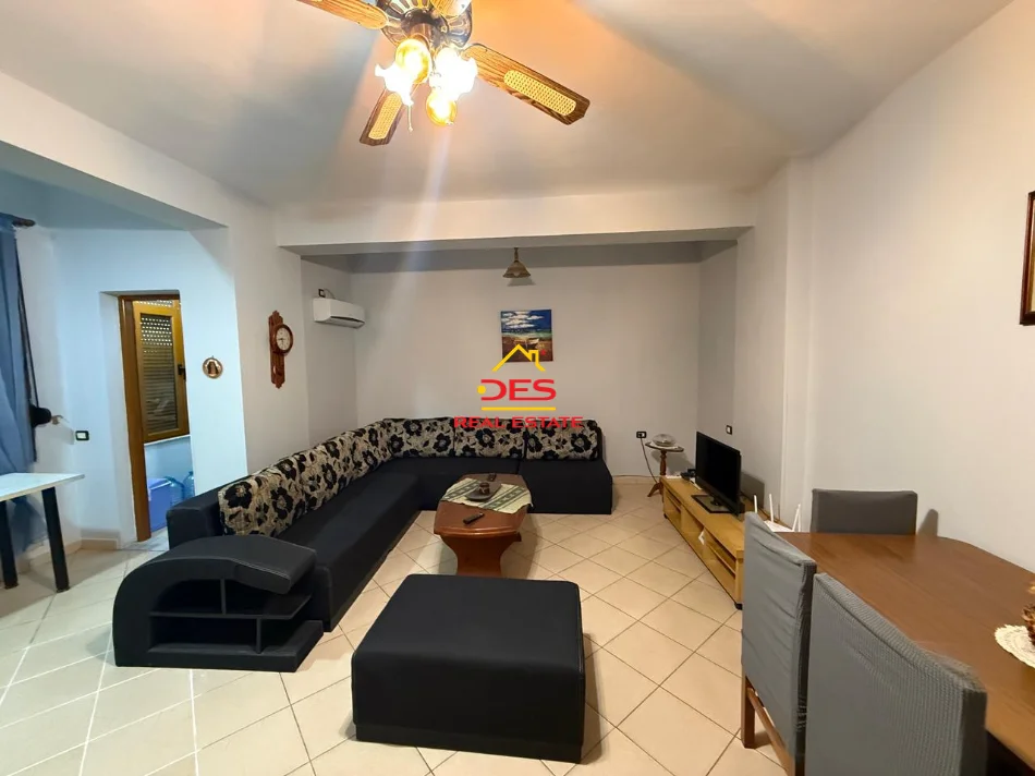 Vlore, jepet me qera apartament 1+1+Ballkon Kati 2, 70 m² 350 € (Rruga Sadik Zotaj)