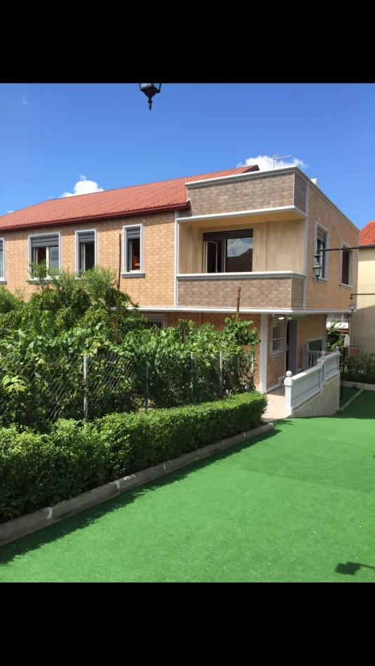 Tirane, shes Vile 4 Katëshe, S. 620 m², çmimi 550.000 € (Rruga Josif Budo)