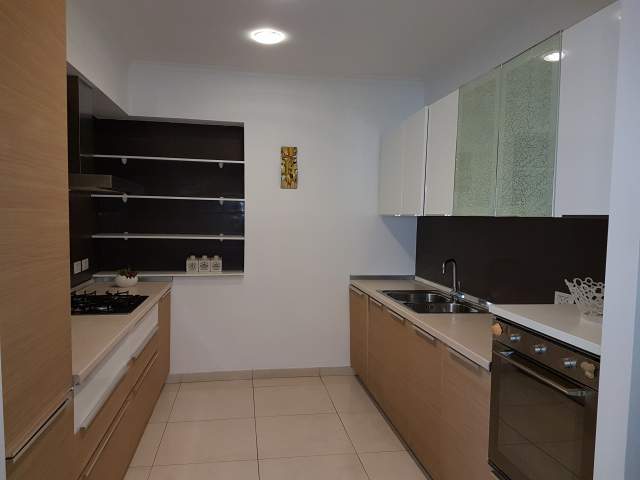 Tirane, jepet me qera apartament 2+1+A+BLK Kati 3, 127 m² 80.000 Leke (rruga e Bogdaneve)