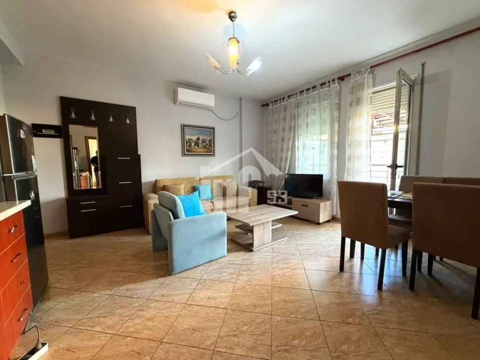 Tirane, jepet me qera apartament 1+1 Kati 6, 75 m² 450 € (PRANË RRUGËS “MYSLYM SHYRI”)