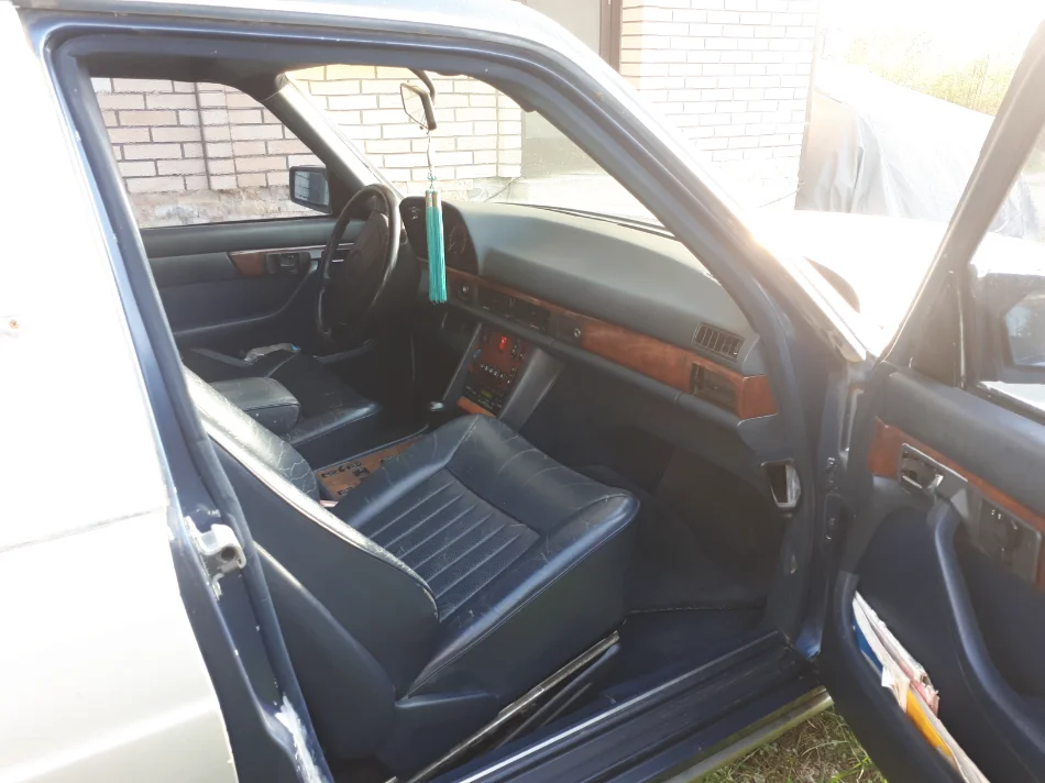 Struge, Shes limo limuzina mercedes 560 sel